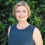 Headshot of Dr Julie Arnold